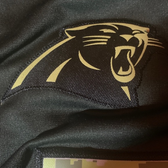 Carolina Panthers Luke Kuechly 2017 salute to service jersey New w/tags - Picture 3 of 12